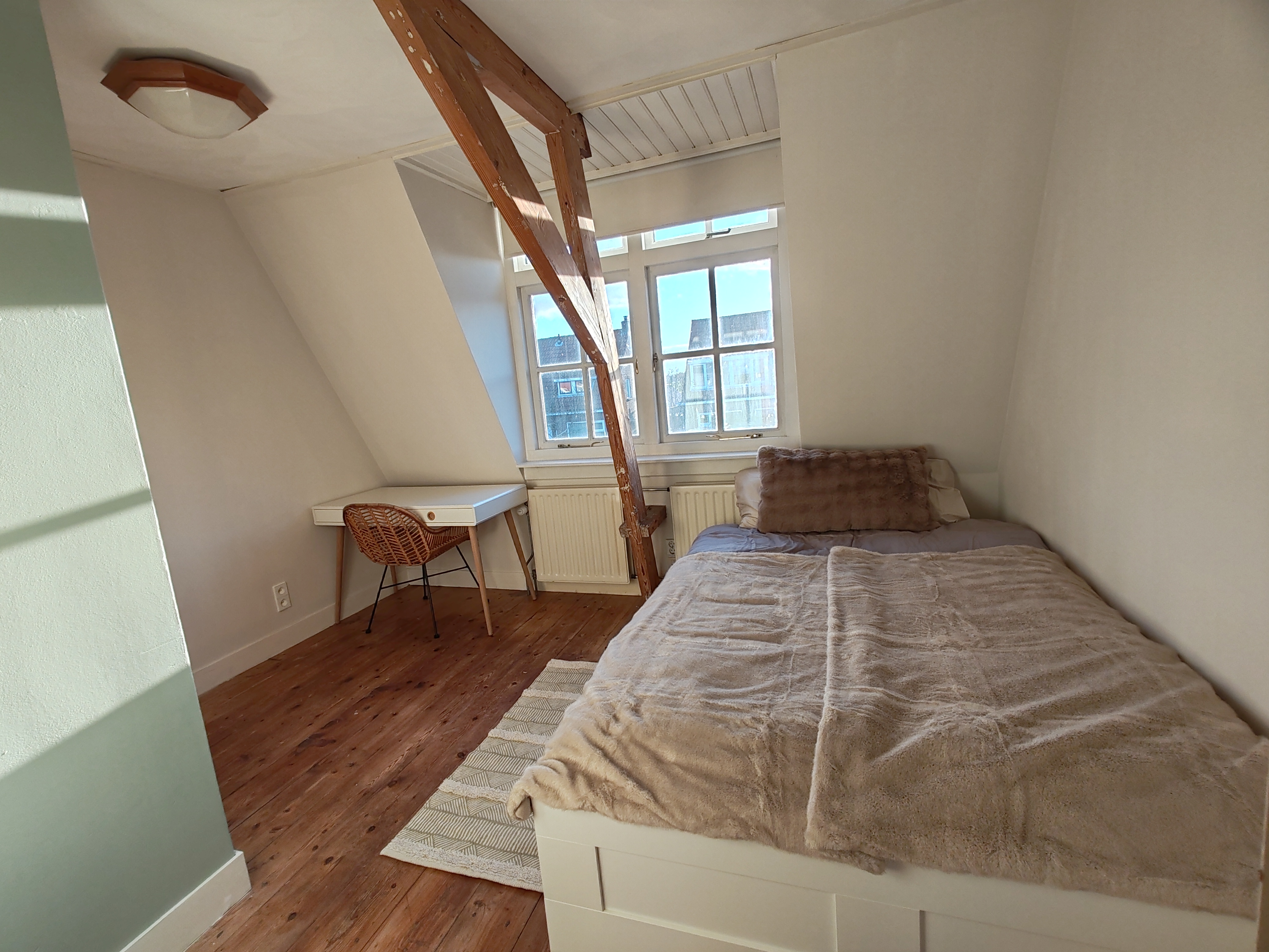 Kamer aan Venneperweg, Nieuw-Vennep 6