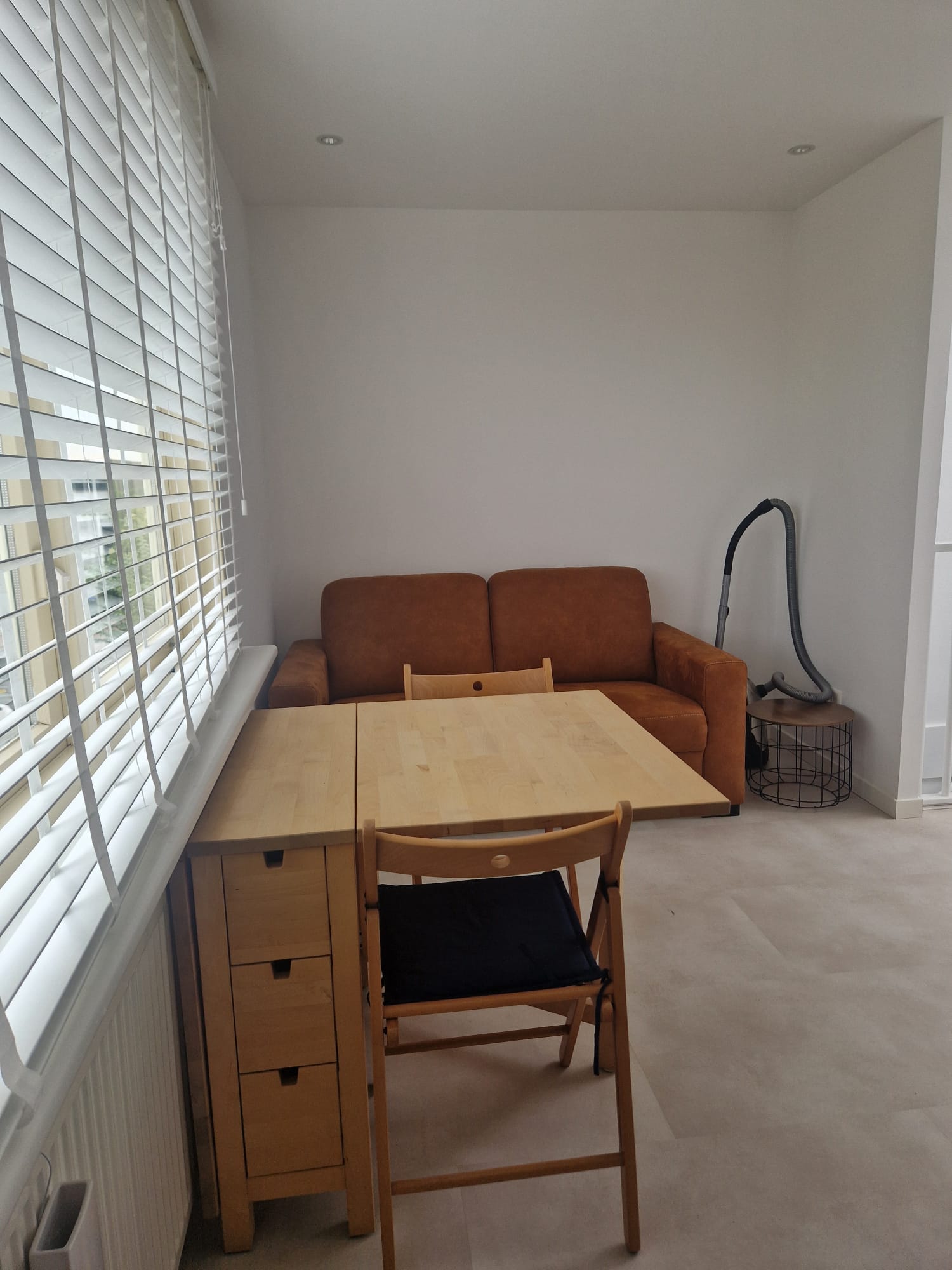 Kamer aan Pasubio, Amsterdam 8