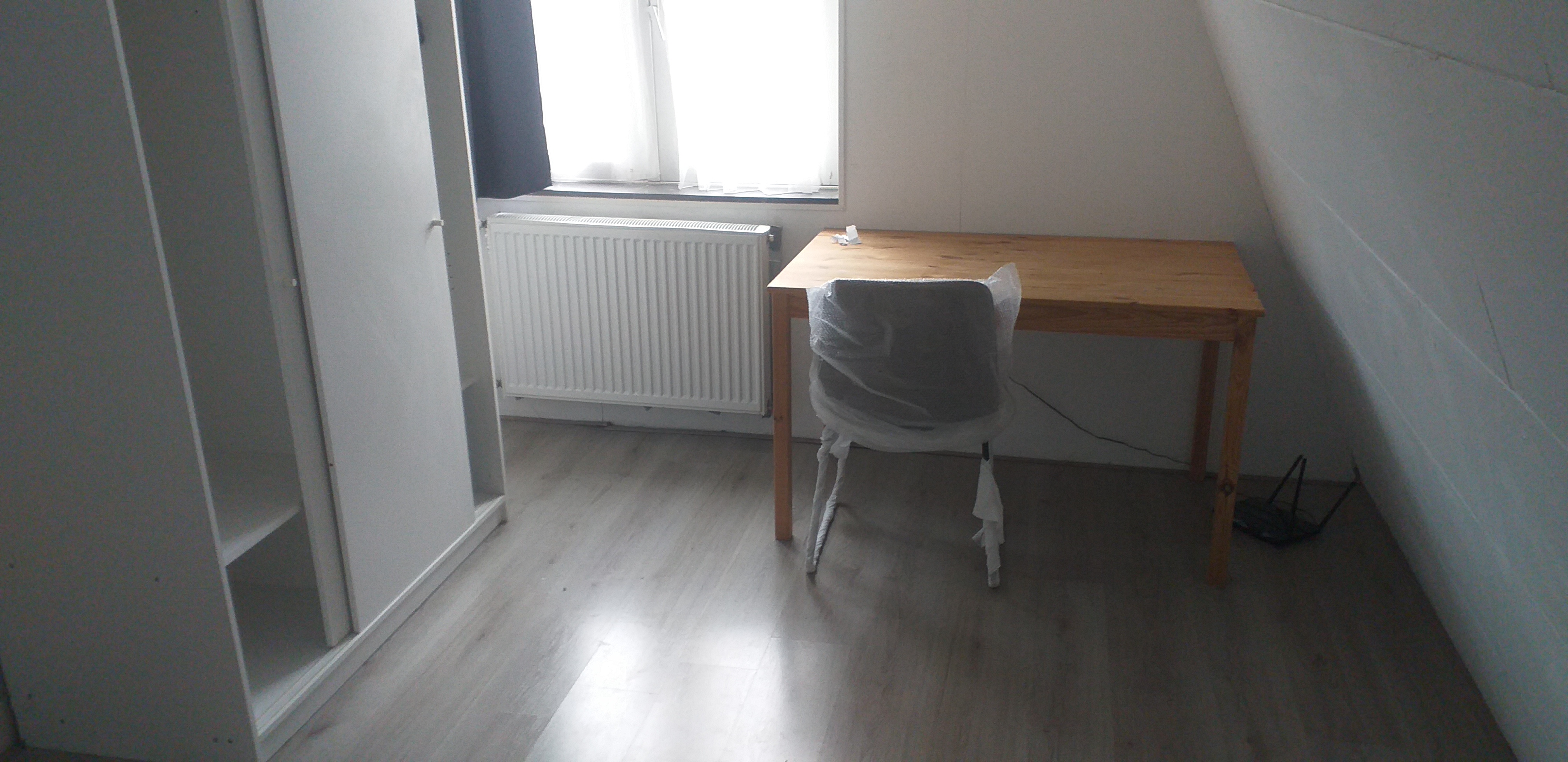 Kamer aan Julianastraat, Leende 8