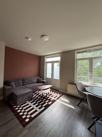 Kamer in Den Haag, Merwedestraat op Kamernet.nl: Fully Furnished One-Bedroom Apartment with Balcony