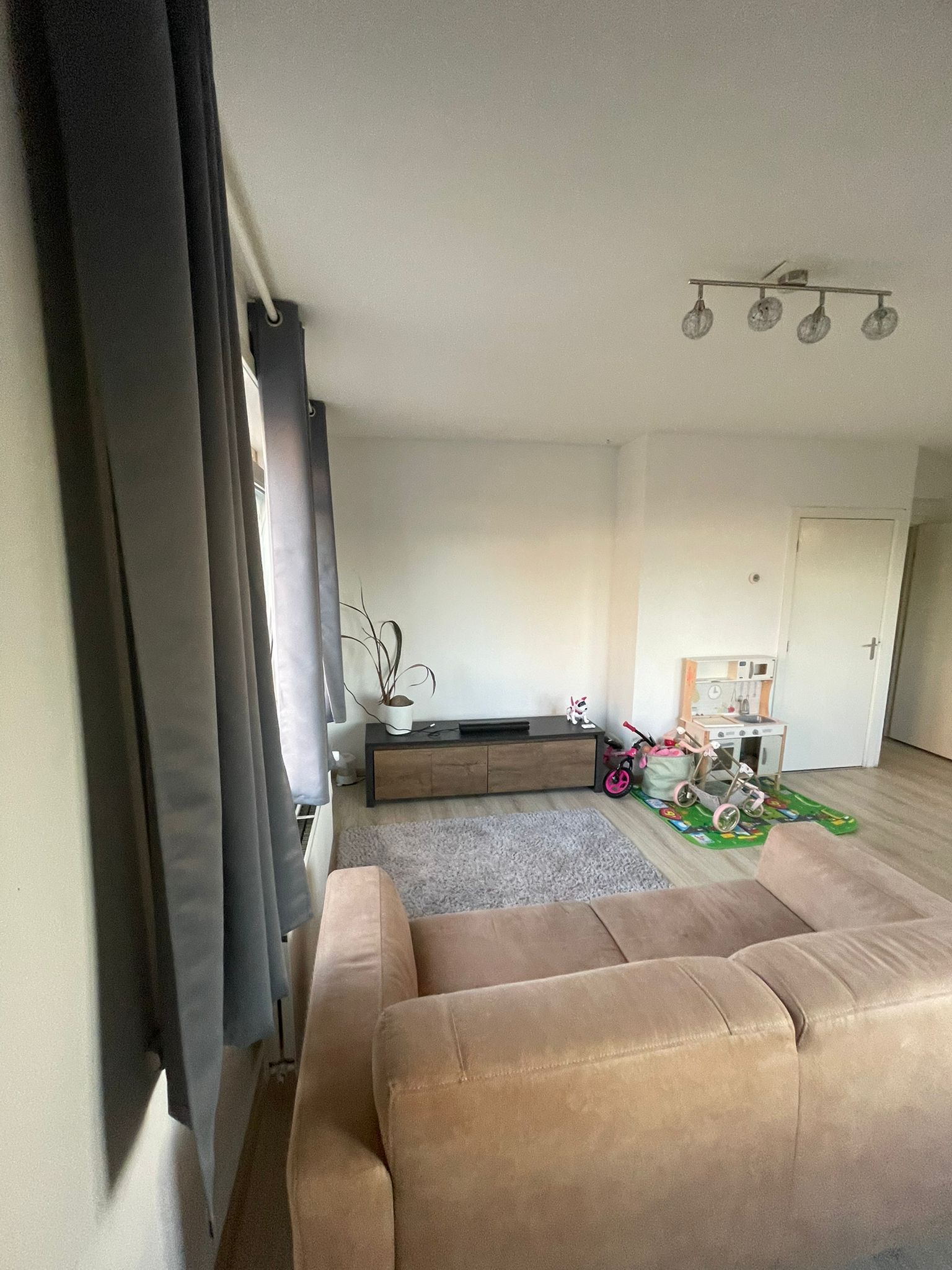 studios for rent on Van Swindenstraat