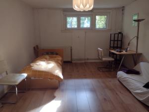 Room for rent 675 euro Adelaarsweg, Amsterdam