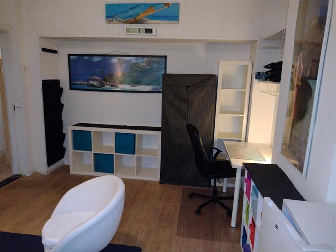 Kamer in Rotterdam, Mijnsherenlaan op Kamernet.nl: Furnished BIG 1-Person-Only Student Room. 