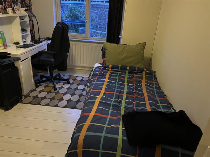 Zimmer bei Van Poeljeweg In Rotterdam