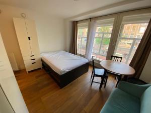 Studio for rent 1230 euro Nieuwezijds Voorburgwal, Amsterdam