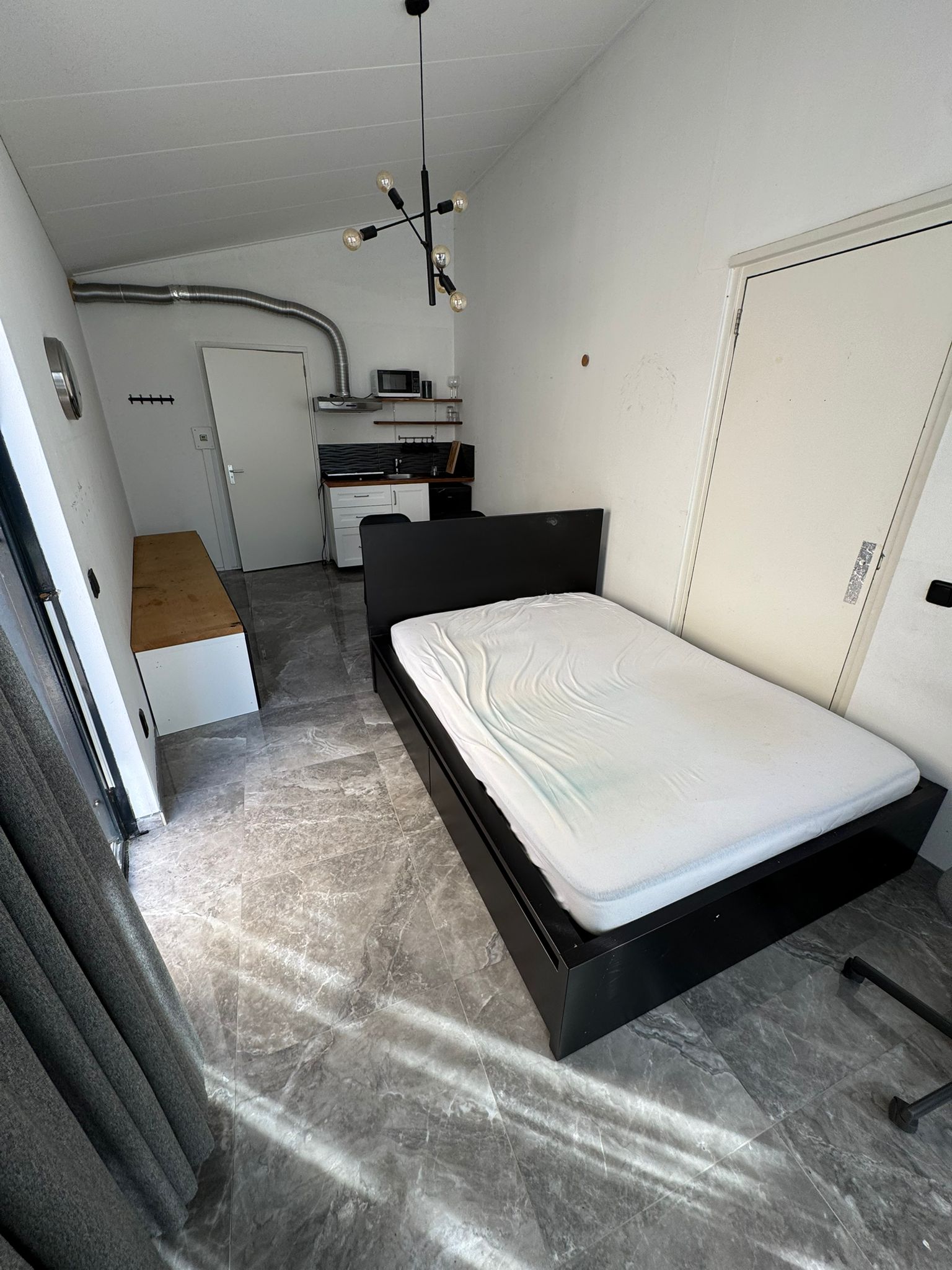 studios for rent on Tolhuisstraat