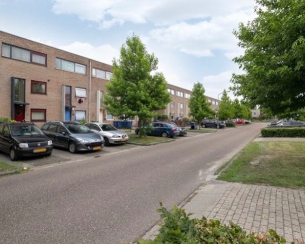 Kamer te huur aan de Multatuliweg in Almere