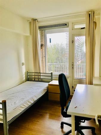 Kamer in Rotterdam, Edmond Hellenraadstraat op Kamernet.nl: 1 nice room with a balcony is available now.