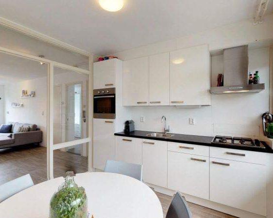 Kamer in Amsterdam, Schoorlstraat op Kamernet.nl: Lichte Kamer in Ruim Appartement