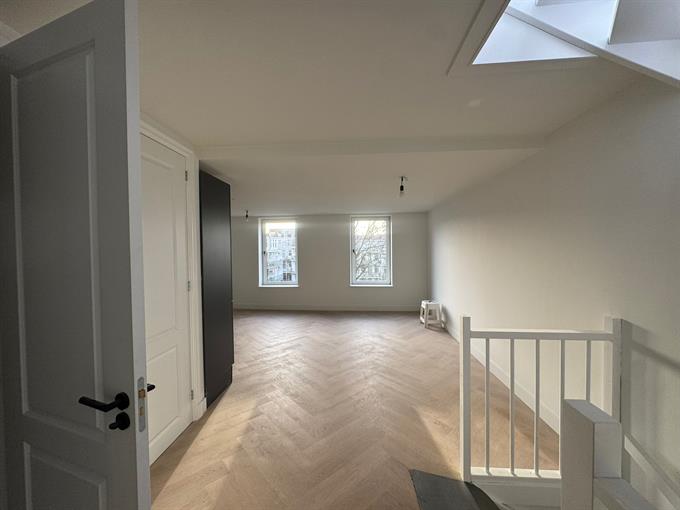 Kamer in Amsterdam, Agatha Dekenstraat op Kamernet.nl: Gerenoveerd 2 slpk appartement met dakterras