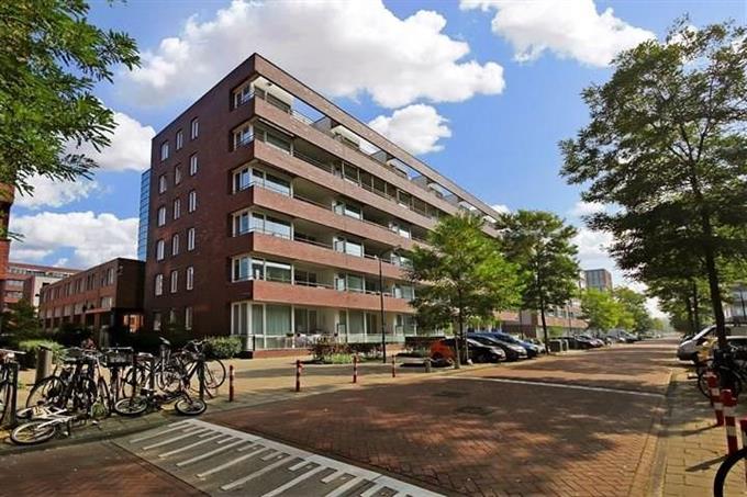 Kamer in Amsterdam, Johan Hofmanstraat op Kamernet.nl: Licht en ruim gerenoveerd 4-kamer appartement met
