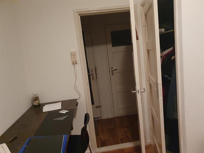 Kamer in Delft, Van Beresteynstraat op Kamernet.nl: Kamer te huur, veel gedadigde dus pre reserveren.