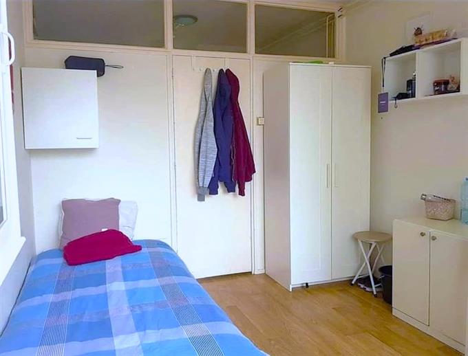 Zimmer bei Maassluisstraat In Amsterdam