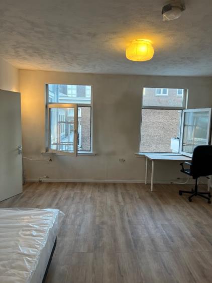 Studio for rent 745 euro Herengracht, Den Haag