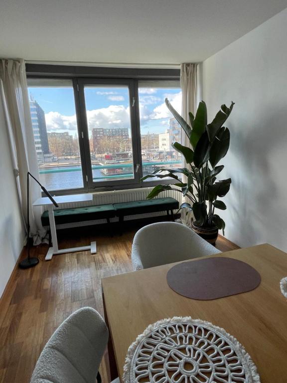 Appartement aan Cornelis van Rijplantsoen, Amsterdam 10
