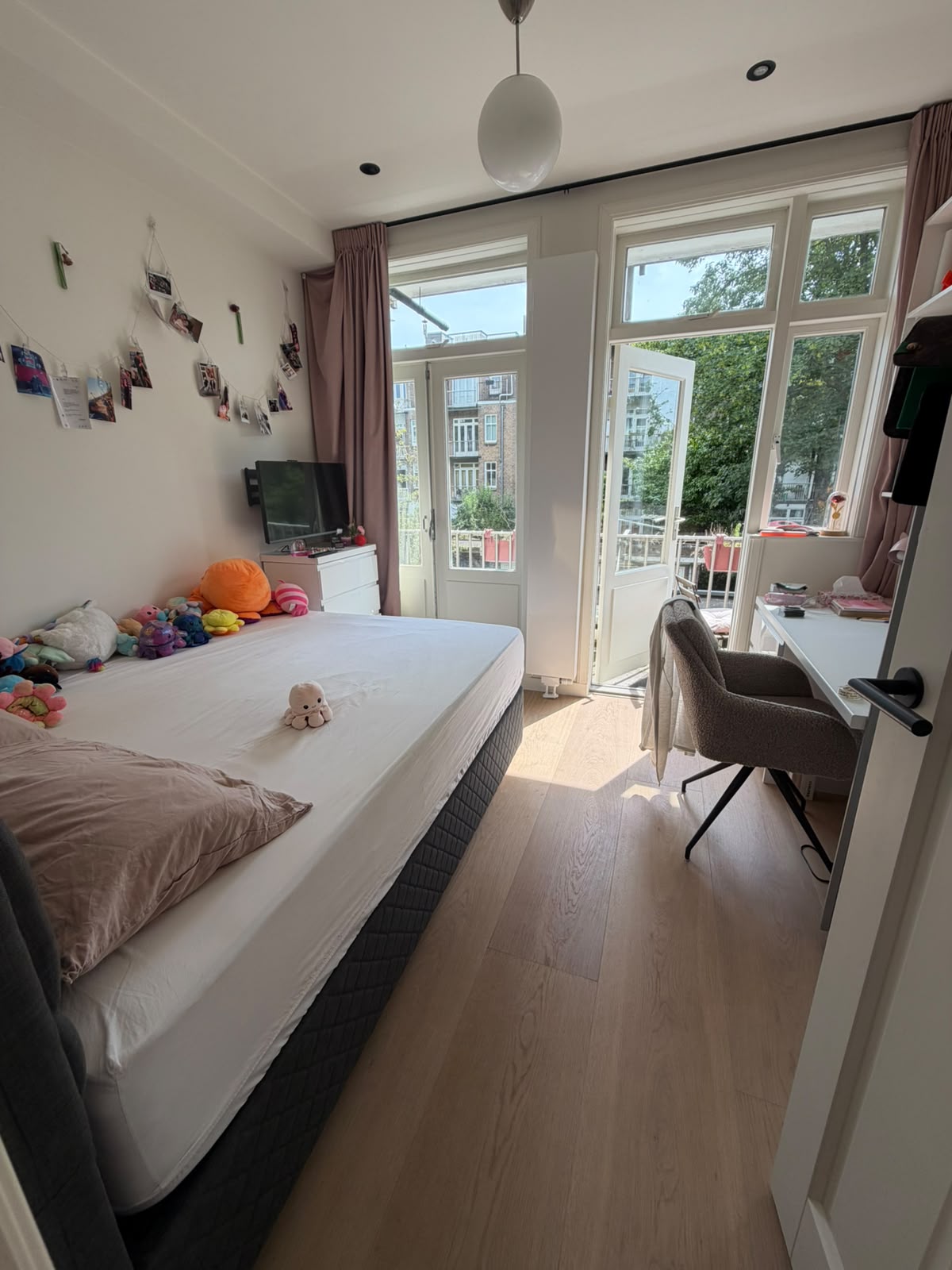 Room on Curacaostraat, Amsterdam
