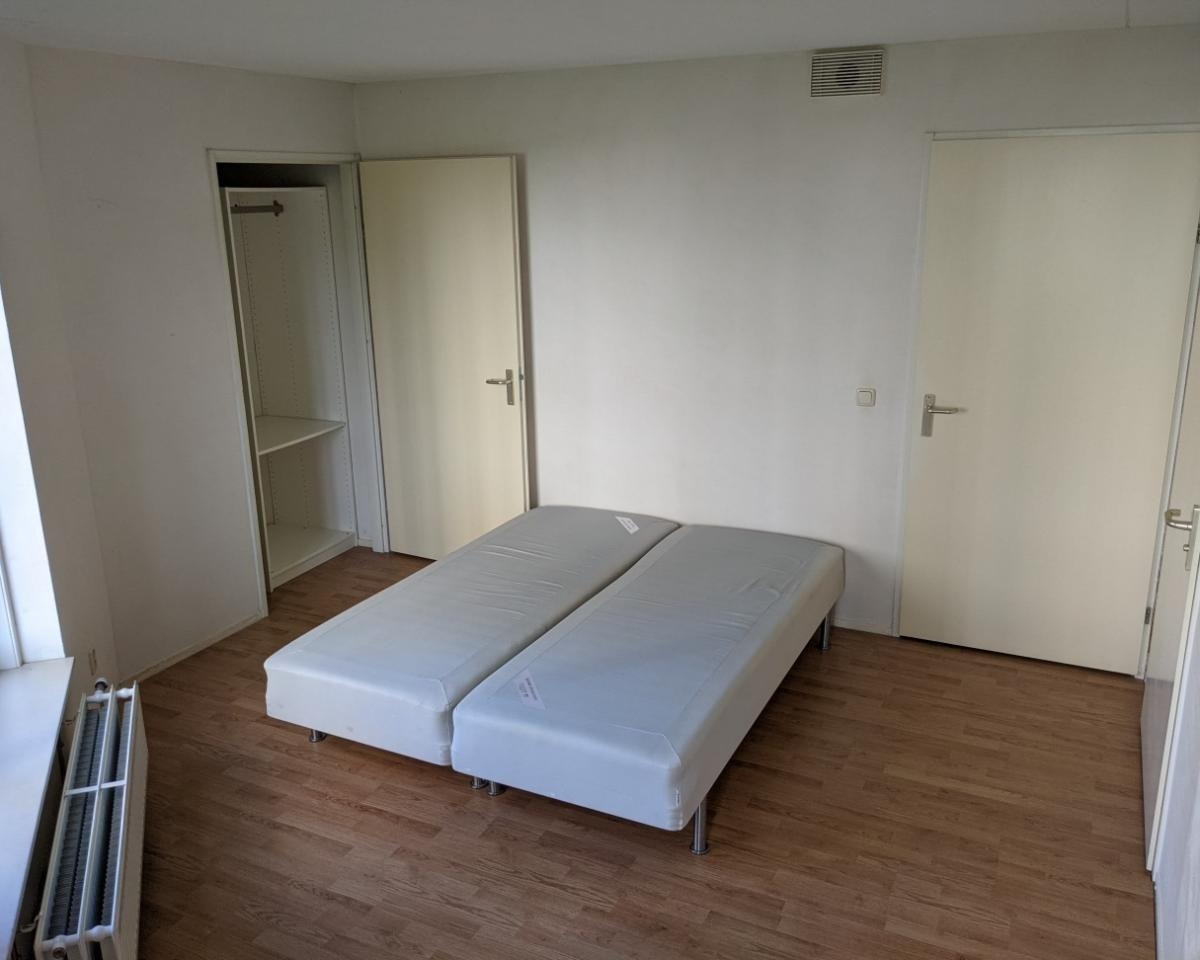 Kamer aan Omval, Amsterdam 8