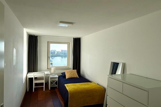Kamer in Rotterdam, Maashaven N.z. op Kamernet.nl: Quiet, Clean, Fully Furnished Room for 1 Female 