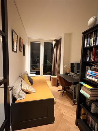 Kamer in Amsterdam, Cornelis Anthoniszstraat op Kamernet.nl: Large private bedroom temp. available in De Pijp
