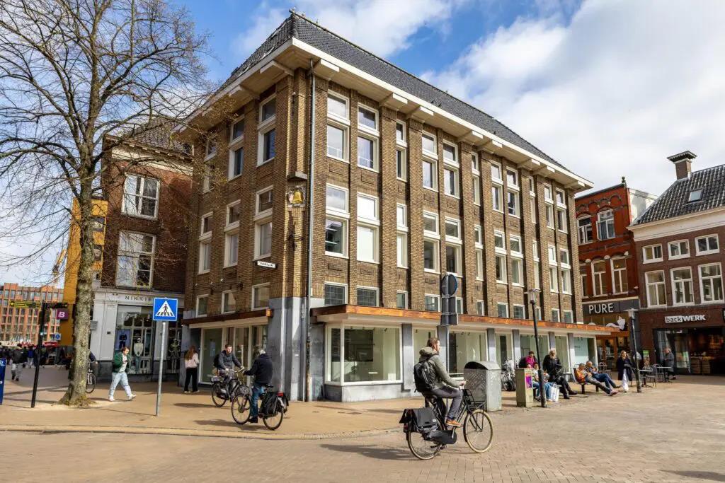 Tussen beide Markten