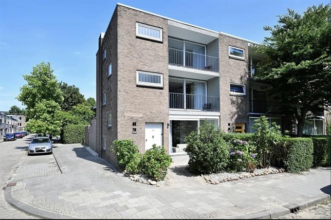 Kamer in Tilburg, Louis Regoutstraat op Kamernet.nl: Kamer voor studerenden en werkenden