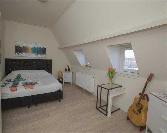 Zimmer bei Van Tuyll van Serooskerkenweg In Amsterdam
