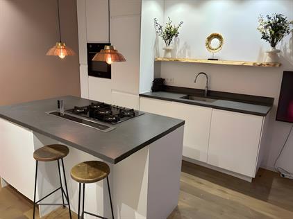 Room for rent 3000 euro Aalsmeerweg, Amsterdam