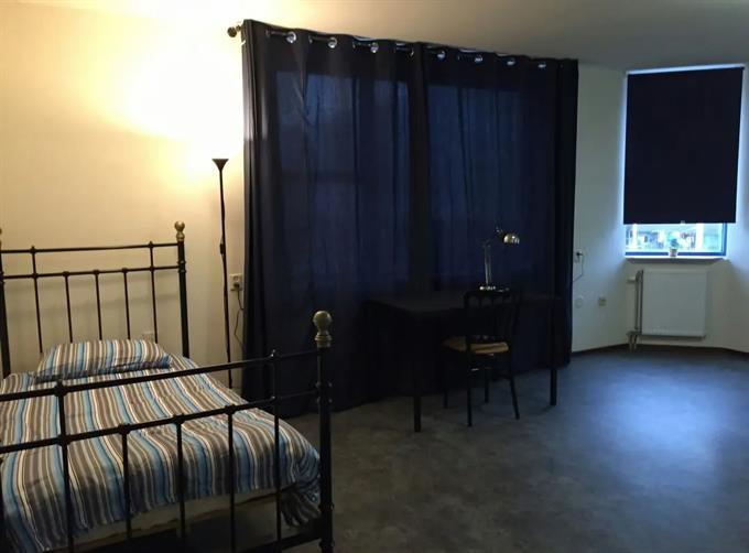 Kamer in Rotterdam, Spoorsingel op Kamernet.nl: Super ruime kamer op loopafstand van alles!