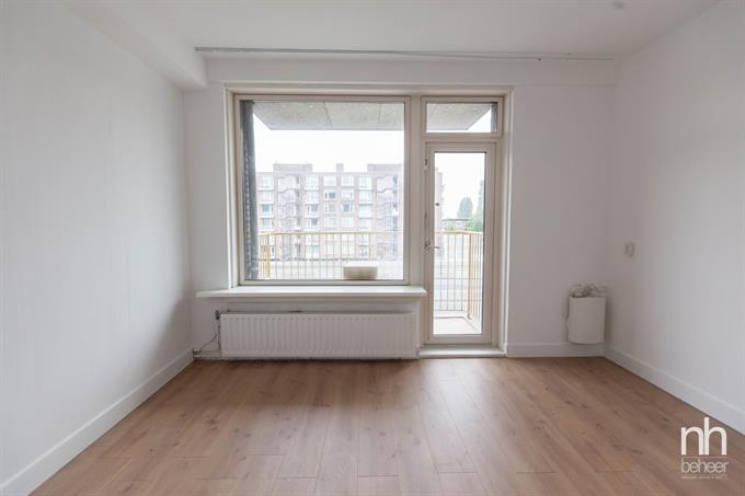 Kamer in Amsterdam, Sinjeur Semeynsstraat op Kamernet.nl: LARGE 3-BEDROOM APARTMENT FOR RENT!