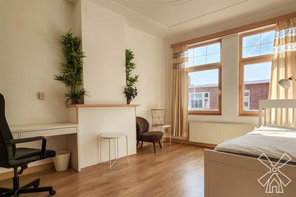Room for rent 1001 euro Zacharias Jansenstraat, Den Haag