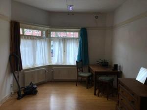 Room for rent 412 euro Churchill-laan, Amsterdam