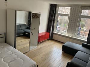 Room for rent 875 euro Molukkenstraat, Amsterdam