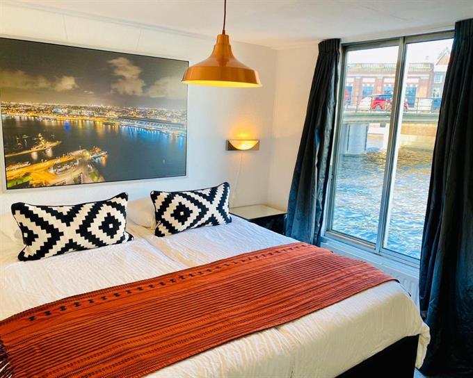 Kamer in Amsterdam, Amstel op Kamernet.nl: Rembrandtplein woonboot vanaf augustus