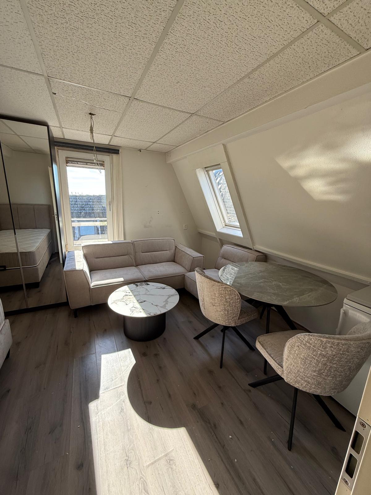 Studio te huur in Rotterdam – Schiedamseweg – foto 1