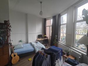 Room for rent 800 euro Stationsweg, Den Haag