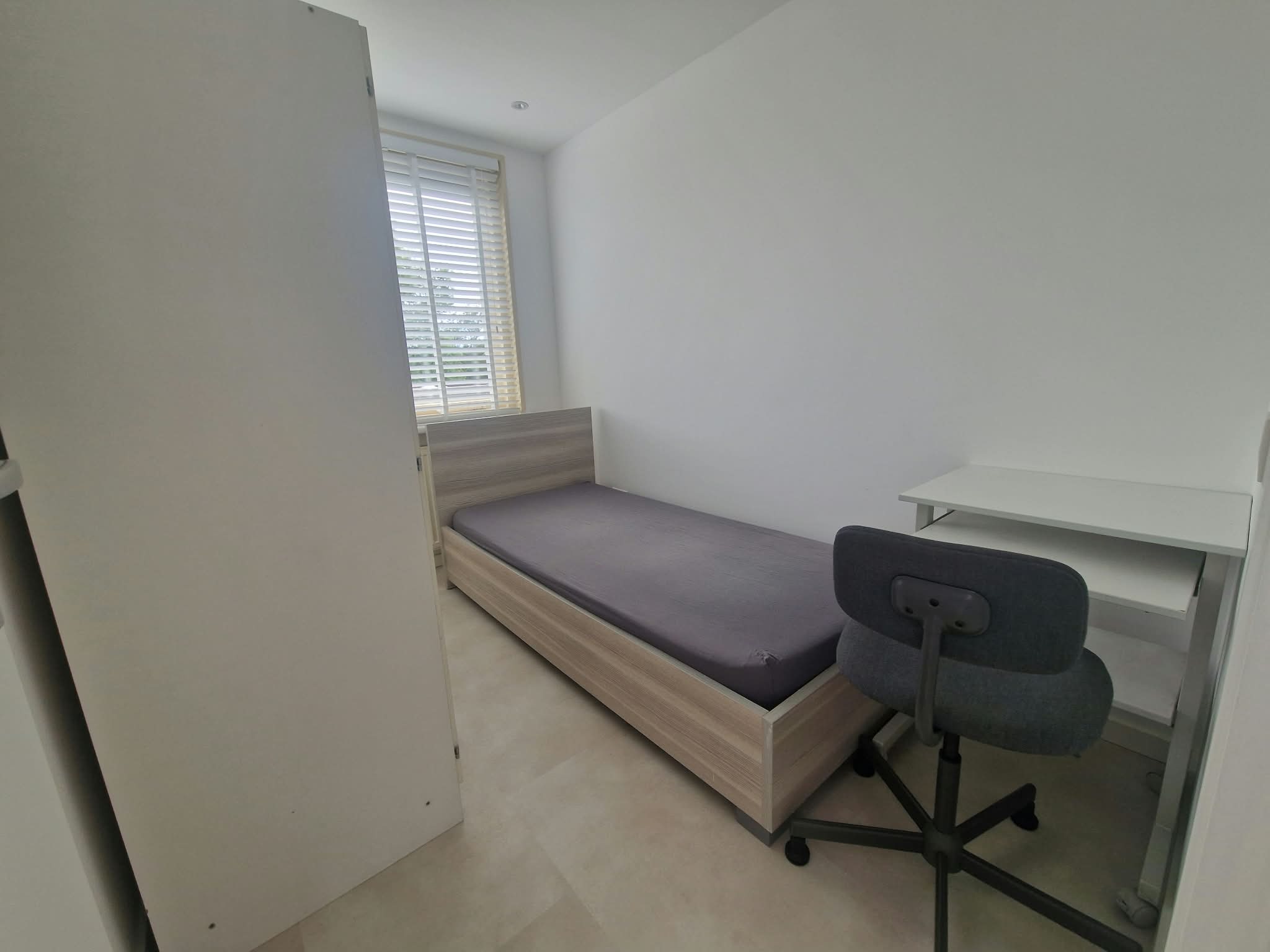 Kamer aan Pasubio, Amsterdam 9