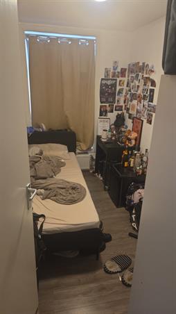 Zimmer bei Ferdinand Bolstraat In Amsterdam