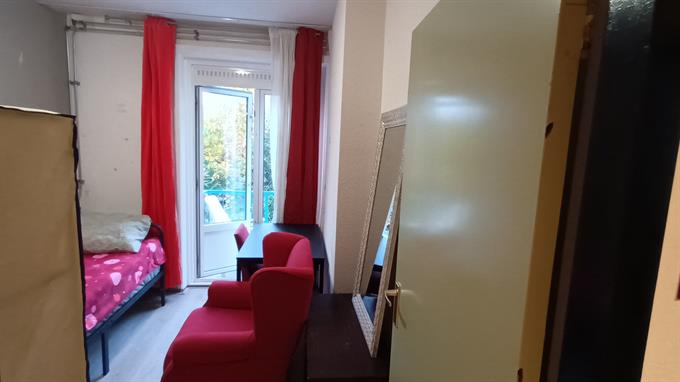 Zimmer bei De Peerelstraat In Amsterdam