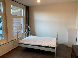 Room for rent 1060 euro Marnixstraat, Amsterdam