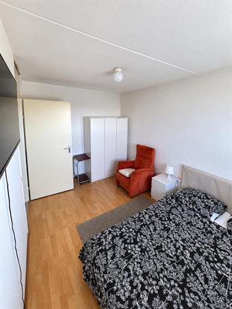 Kamer in Amsterdam, Fleerde op Kamernet.nl: Spacious Room for Rent in Amsterdam – Females Only