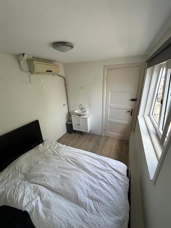 Zimmer bei Paramaribostraat In Amsterdam