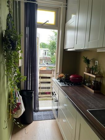 Kamer in Utrecht, Johannes Uitenbogaertstraat op Kamernet.nl: Kamer te huur – 8 m² – bovenwoning voor een Man.