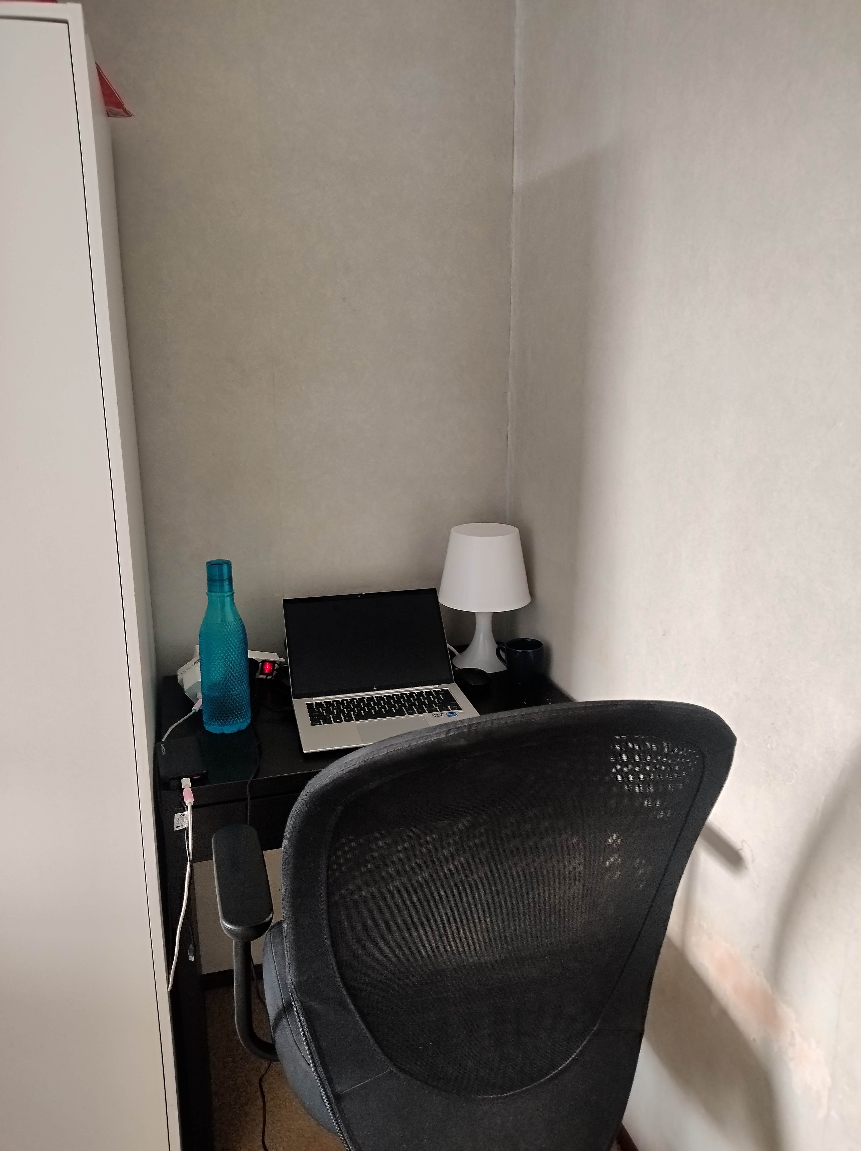 Kamer aan Oostakkerstraat, Amsterdam 8
