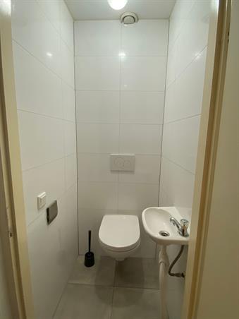 Kamer in Amsterdam, Valutaboulevard op Kamernet.nl: Studiokamer met eigen wc en badkamer