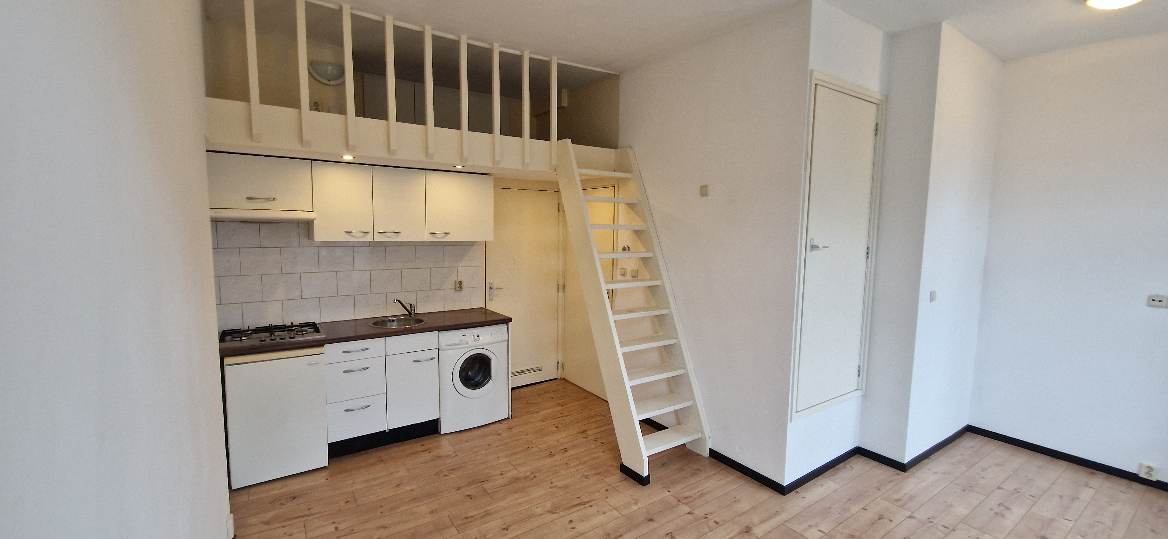 Gestoffeerd Studio te huur