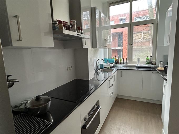 Kamer in Den Haag, Hendrik Zwaardecroonstraat op Kamernet.nl: Gemeubileerde kamer van 17 m2 in gedeeld huis