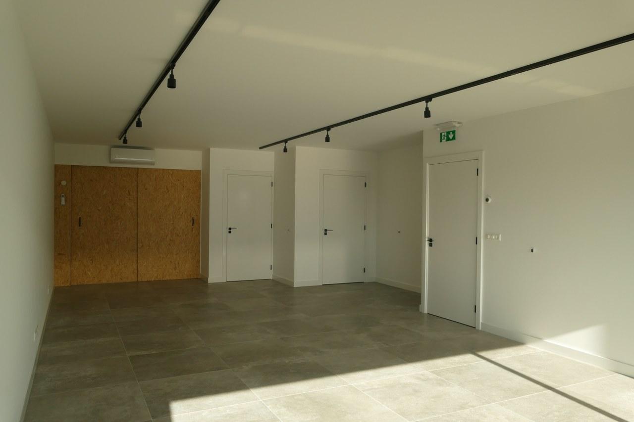 studios for rent on Neerlandia