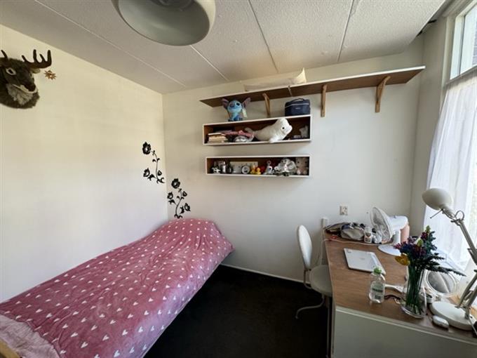 Kamer in Amsterdam, Kraaienplein op Kamernet.nl: Spacious sublet available for women!