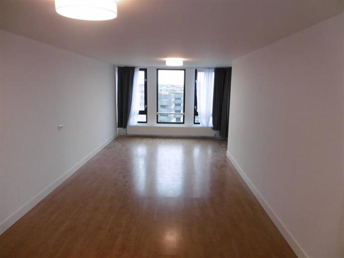 Kamer in Amsterdam, Pieter Calandlaan op Kamernet.nl: Ruim en lichte gestoffeerd appartement (98m2) met