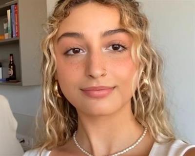 María